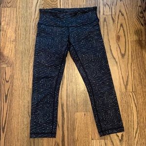 Women’s Lululemon Sz. 6 Black/Grey Crop Legging